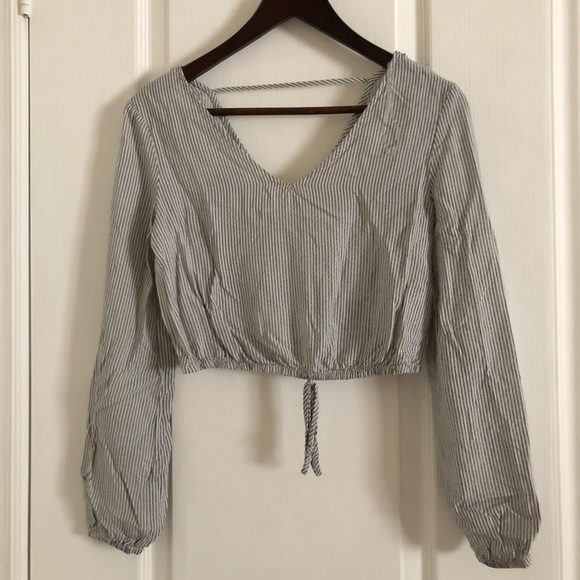 Cropped stripped top with low back and detail - Picture 1 of 4